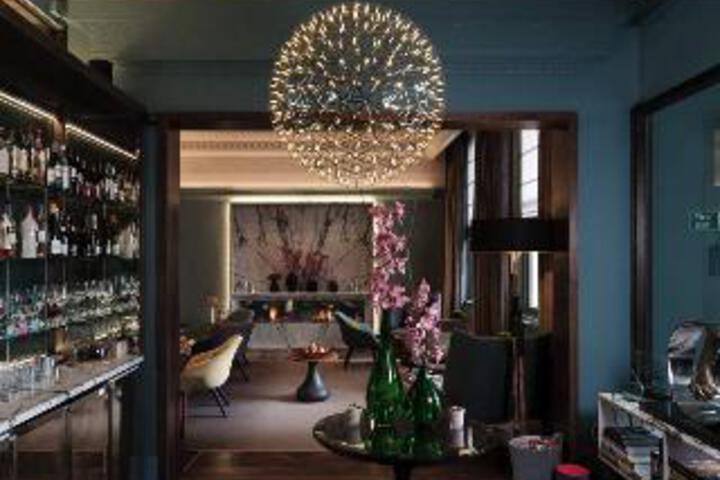 Lounge 4 of 22