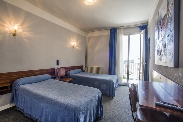 Room 6 of 15