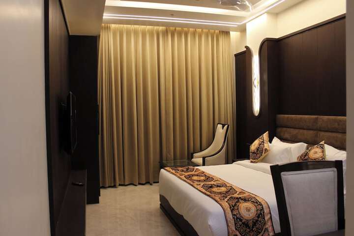 Room 26 of 77