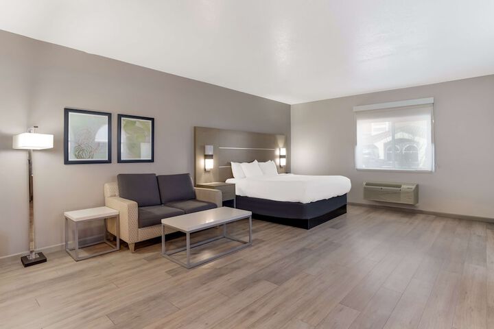 Room 15 of 30