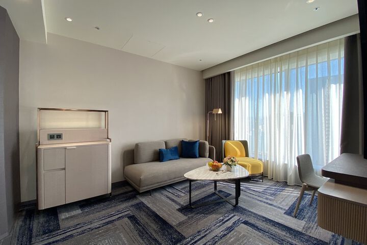 Room 13 of 76
