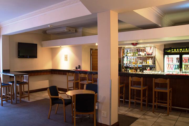 Lounge 36 of 58