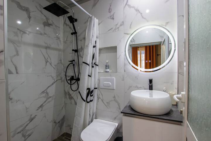 Room 73 of 90
