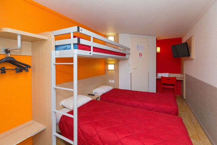 Room 6 of 33
