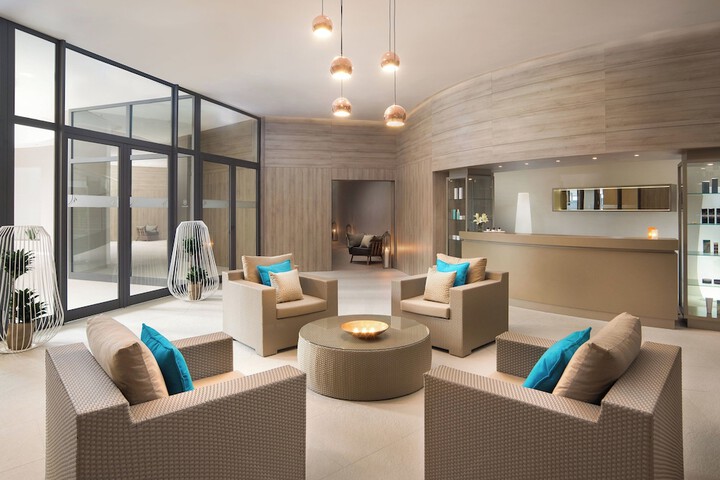 Entrance & Lobby