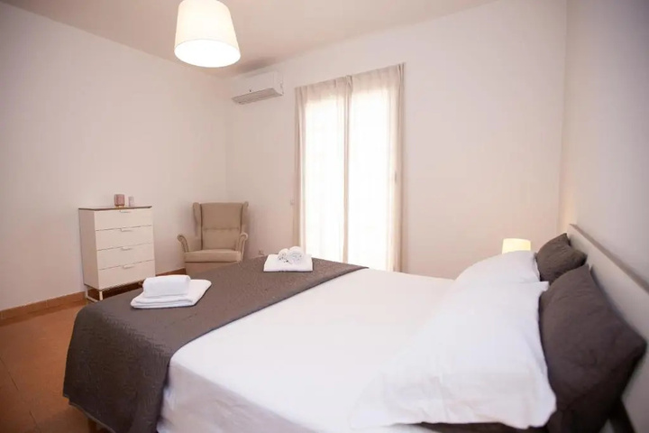 Room 2 of 16