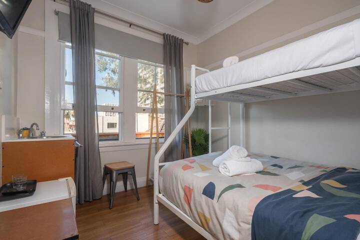 Room 25 of 61