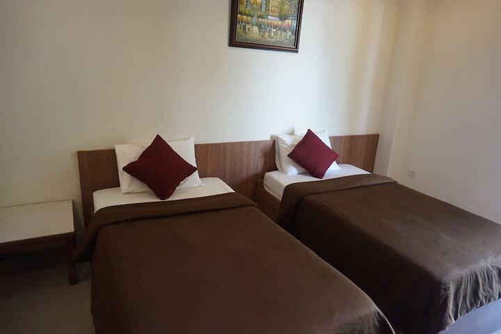 Room 15 of 33