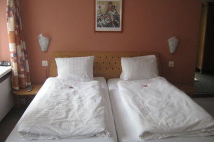Room 47 of 81