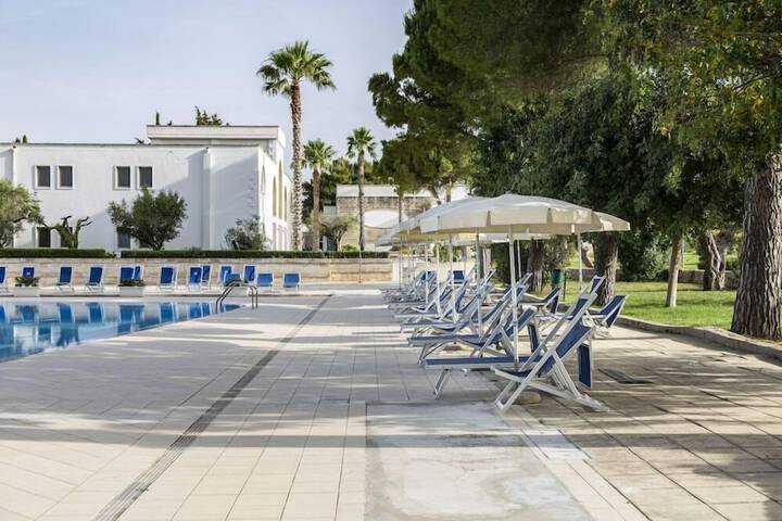 Hotel Pool