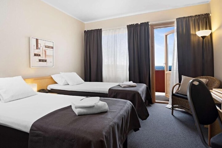 Room 8 of 31
