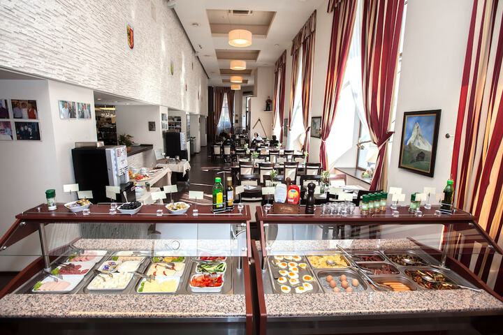 Dining 92 of 102
