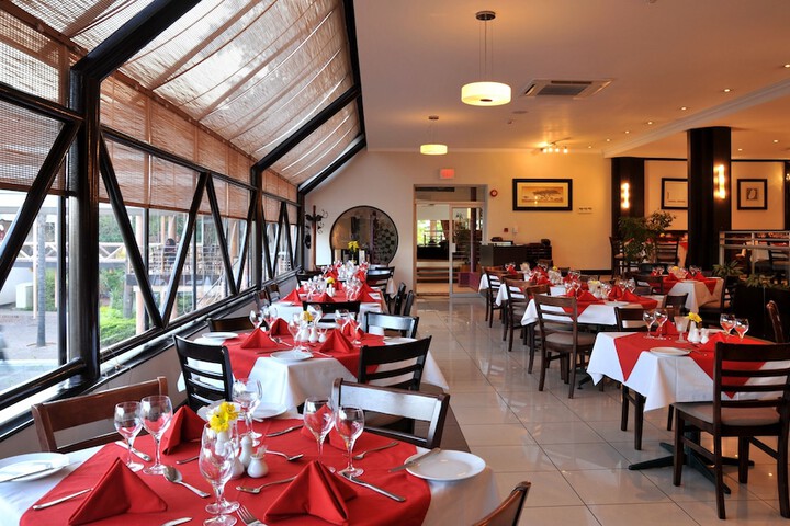 Dining 82 of 98
