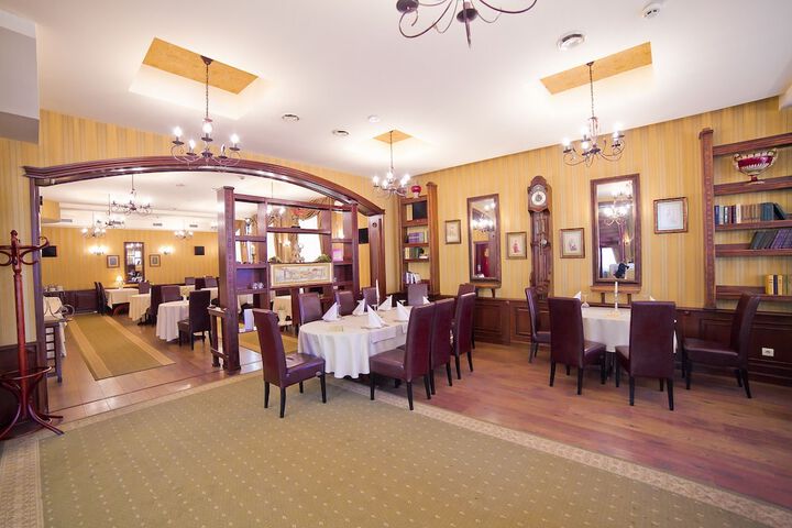 Dining 28 of 40
