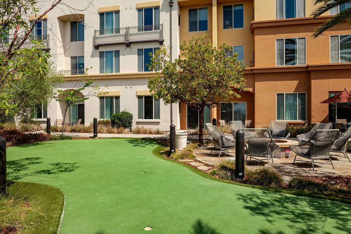 Mini-golf