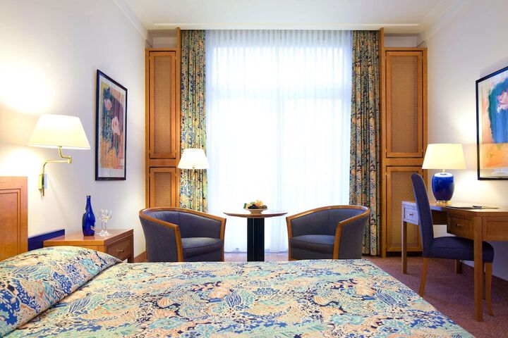 Room 28 of 86