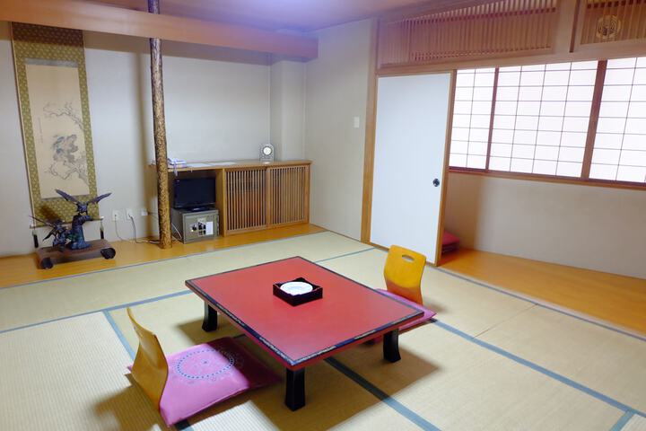 Room 5 of 32