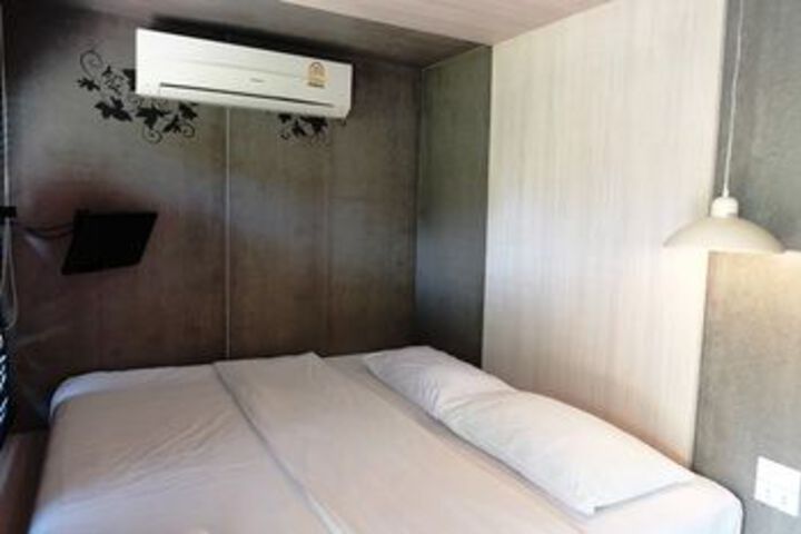 Room 13 of 22