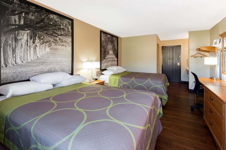1 Queen Bed (8 of 12)