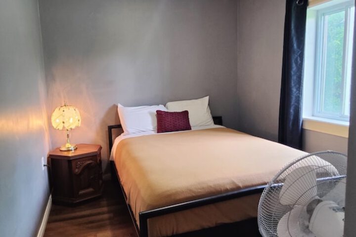 1 King Bed (2 of 4)