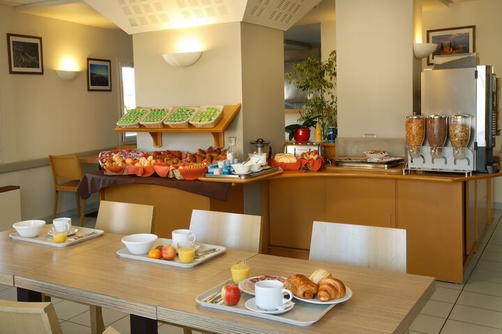 Breakfast/Coffee Service 18 of 30