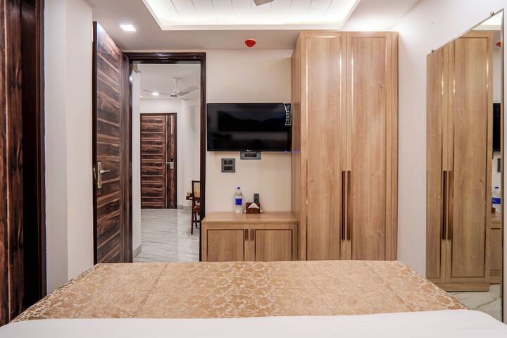 Room 10 of 38