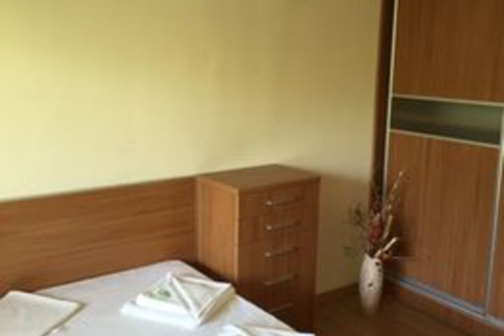 Room 10 of 36