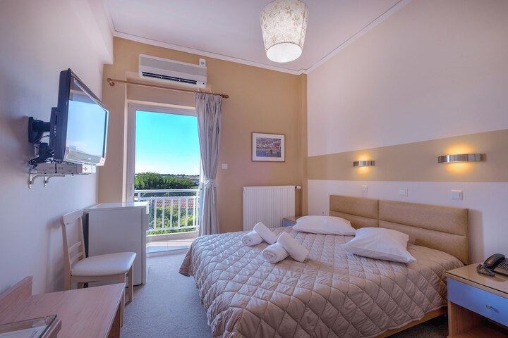 Room 8 of 38