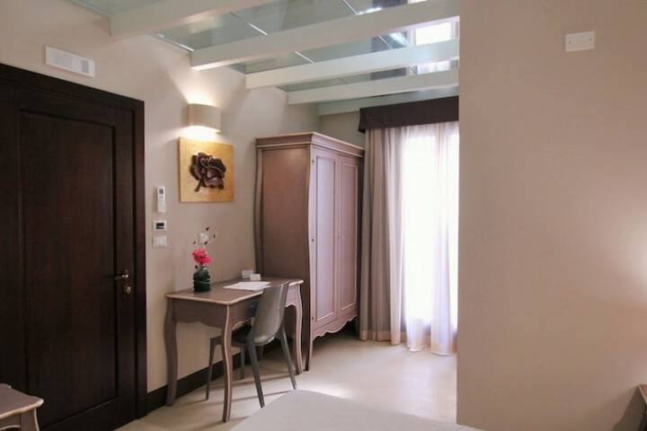 Room 3 of 17