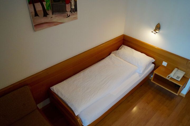 Room 6 of 36