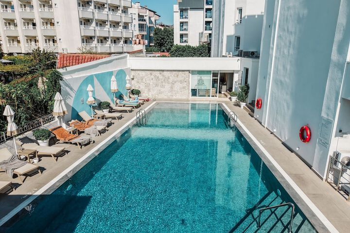 Pools & Facilities