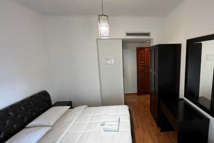 Room 14 of 100