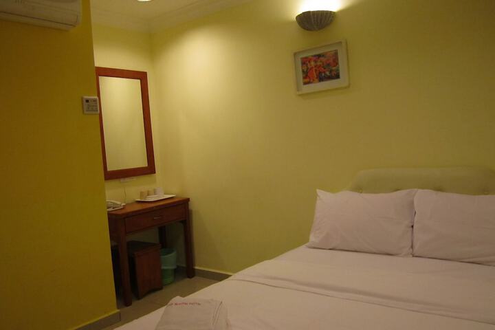 Room 9 of 48