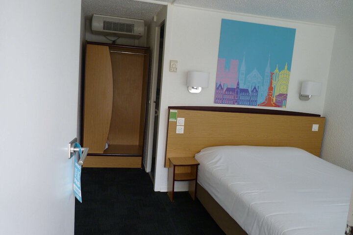 Room 9 of 31