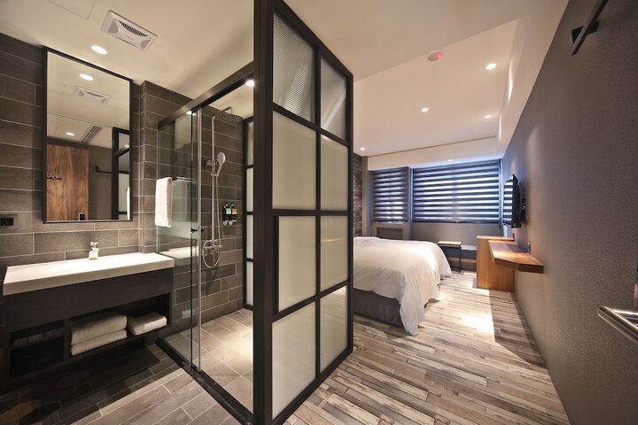 Room 18 of 33
