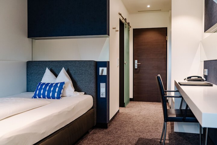 Room 3 of 34