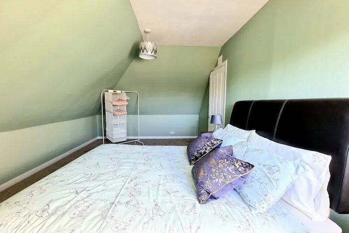 Room 6 of 18