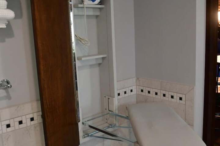 Room 32 of 50