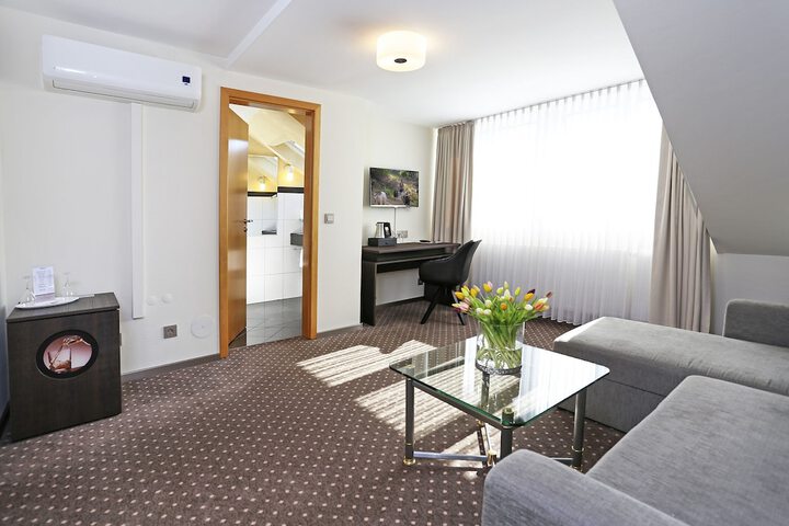 Room 15 of 30