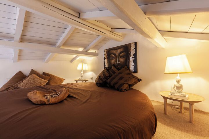 Room 8 of 38