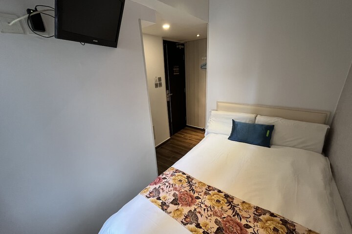 Room 17 of 50