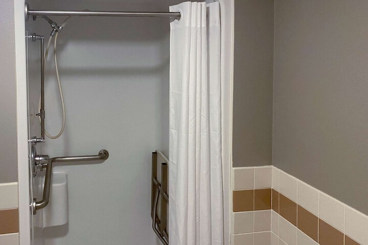 Room 14 of 28