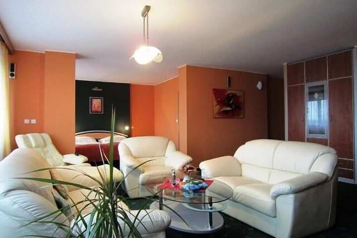 Room 18 of 44