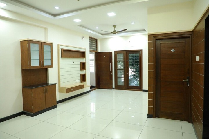 Room 9 of 16