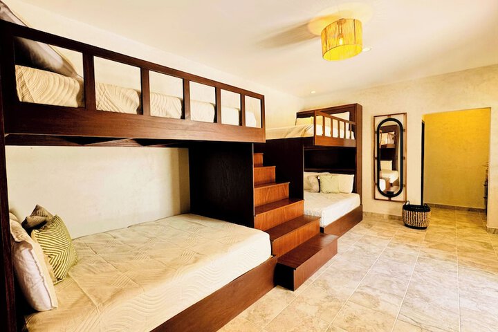 Room 10 of 29