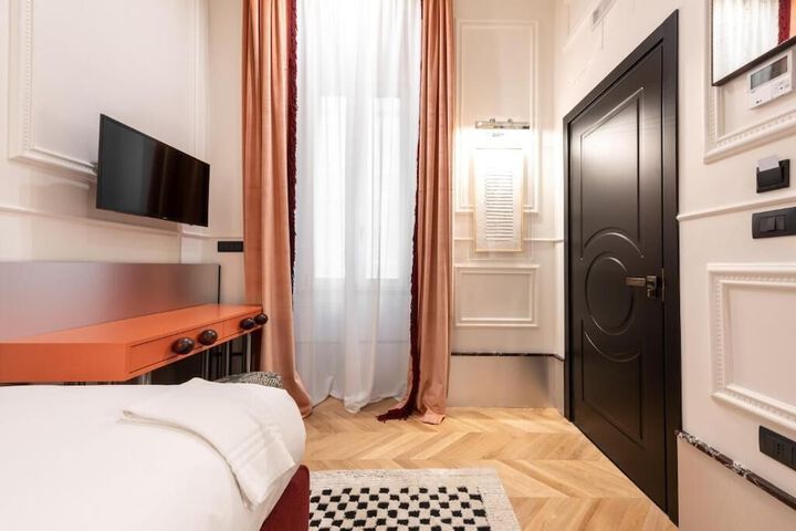 Room 5 of 61
