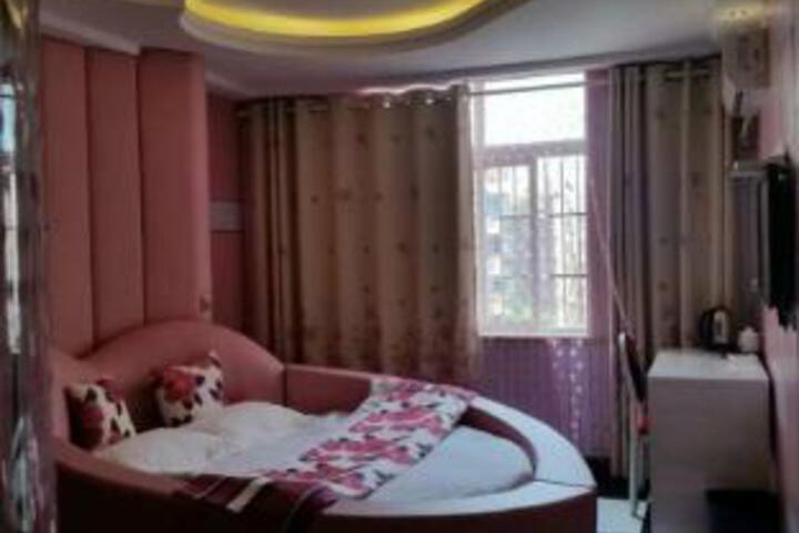Room 5 of 6