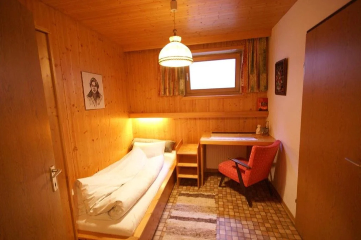 Room 2 of 15