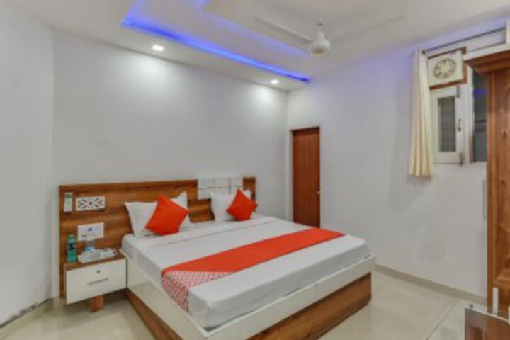 OYO 79401 Relax Inn