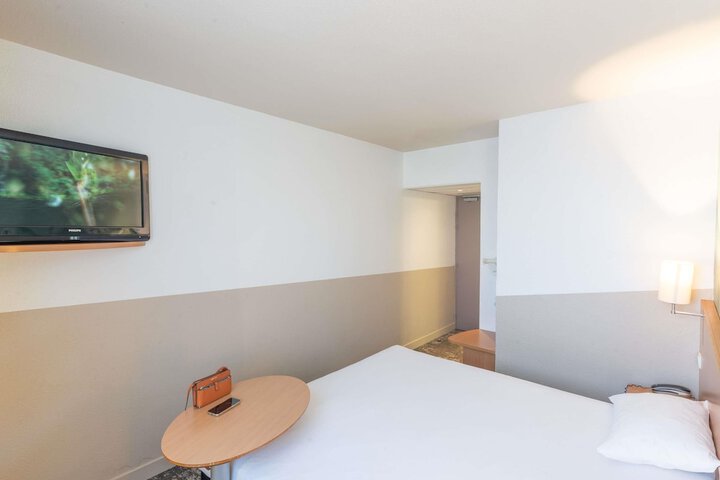 Room 25 of 66